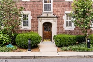 133 Summit Avenue Unit 10 10, Summit City, NJ 07901
