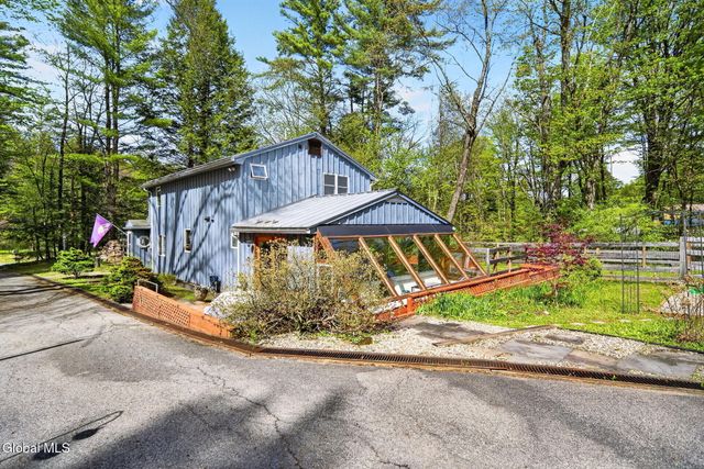 5647 Lake Road, Galway, NY 12074