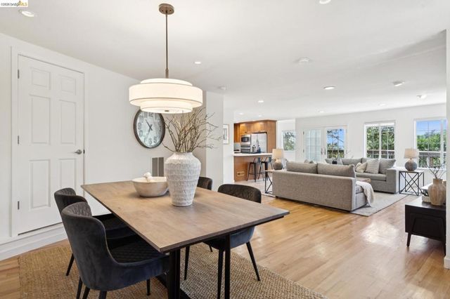 2170 Arrowhead Dr, Oakland, CA 94611