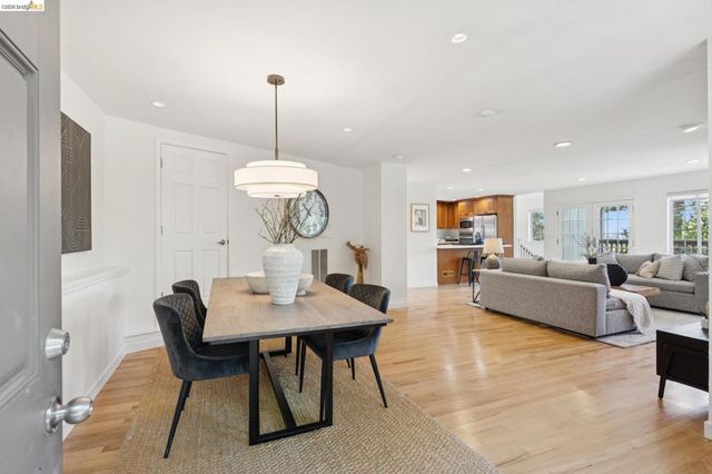 2170 Arrowhead Dr, Oakland, CA 94611
