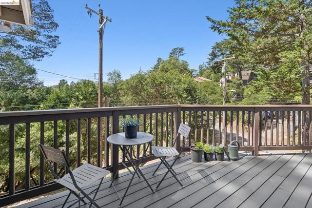 2170 Arrowhead Dr, Oakland, CA 94611
