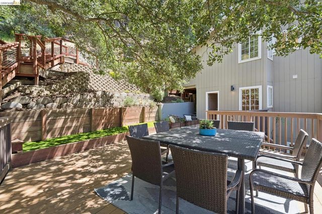 2170 Arrowhead Dr, Oakland, CA 94611
