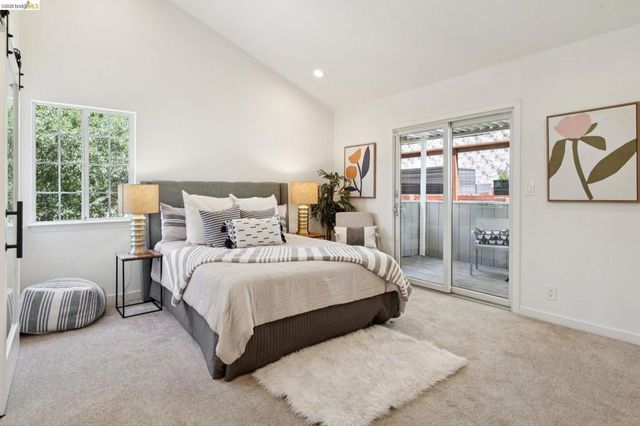 2170 Arrowhead Dr, Oakland, CA 94611