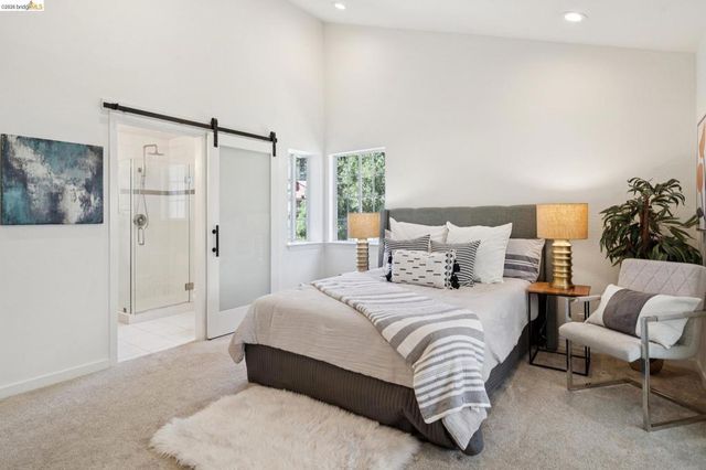 2170 Arrowhead Dr, Oakland, CA 94611