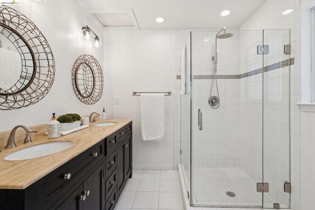 2170 Arrowhead Dr, Oakland, CA 94611