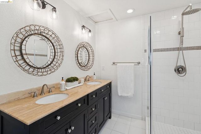 2170 Arrowhead Dr, Oakland, CA 94611