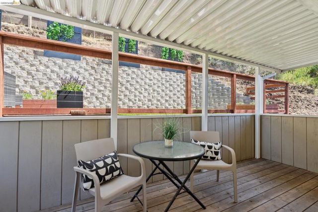2170 Arrowhead Dr, Oakland, CA 94611