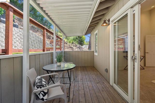 2170 Arrowhead Dr, Oakland, CA 94611