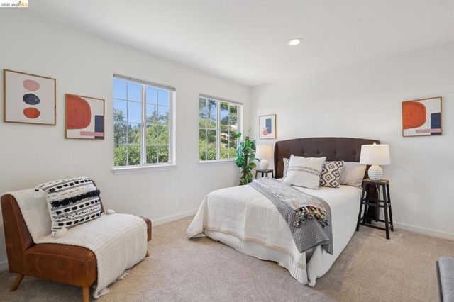 2170 Arrowhead Dr, Oakland, CA 94611