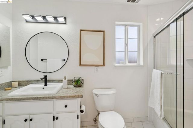 2170 Arrowhead Dr, Oakland, CA 94611