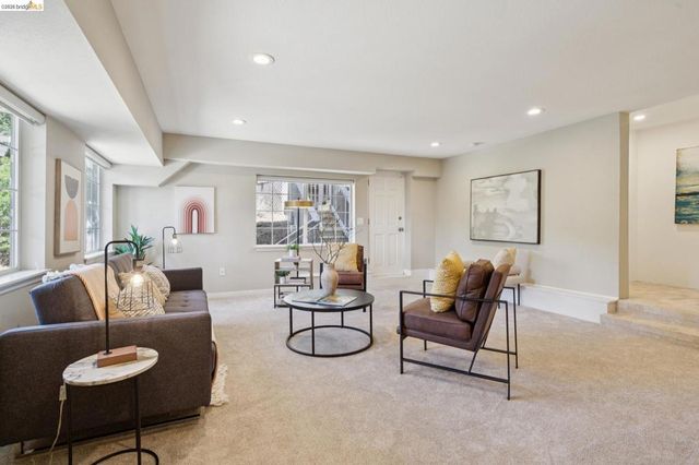 2170 Arrowhead Dr, Oakland, CA 94611