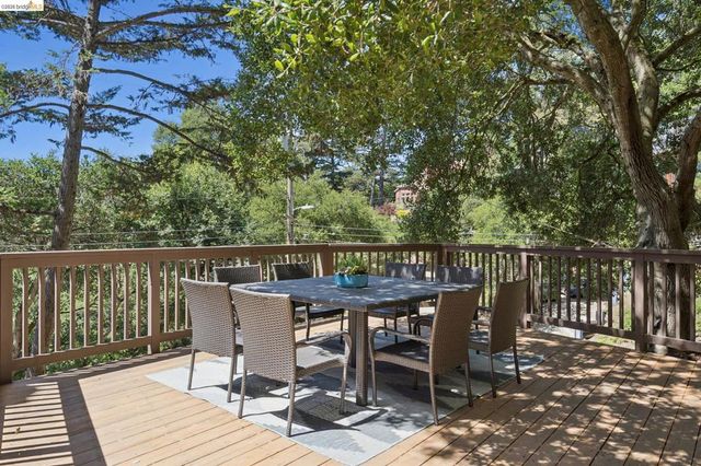 2170 Arrowhead Dr, Oakland, CA 94611