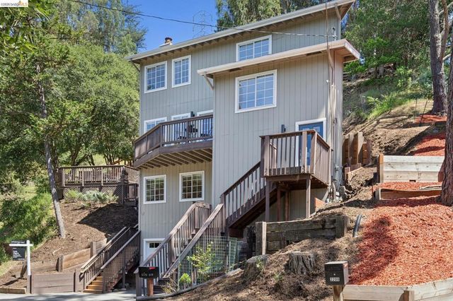 2170 Arrowhead Dr, Oakland, CA 94611