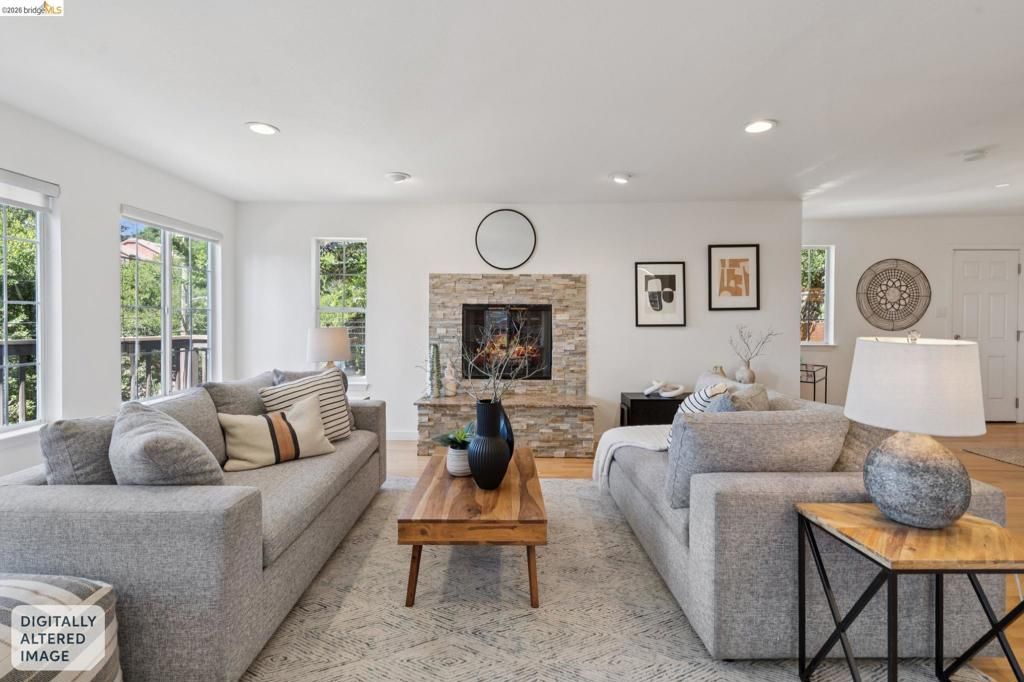 2170 Arrowhead Dr, Oakland, CA 94611