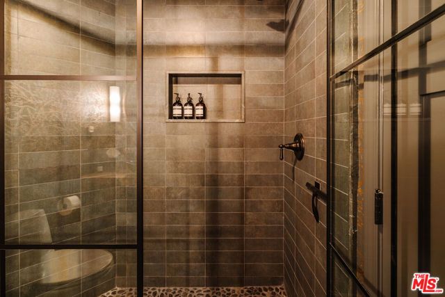 28805 North Shore Road, Lake Arrowhead, CA 92352