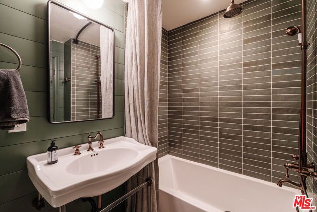 28805 North Shore Road, Lake Arrowhead, CA 92352