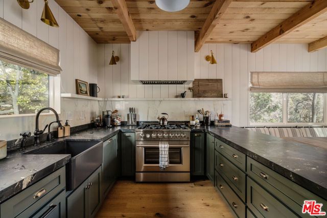 28805 North Shore Road, Lake Arrowhead, CA 92352