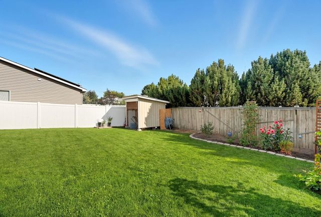 732 E Carrie Dr, Medical Lake, WA 99022