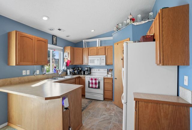 732 E Carrie Dr, Medical Lake, WA 99022