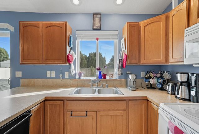 732 E Carrie Dr, Medical Lake, WA 99022