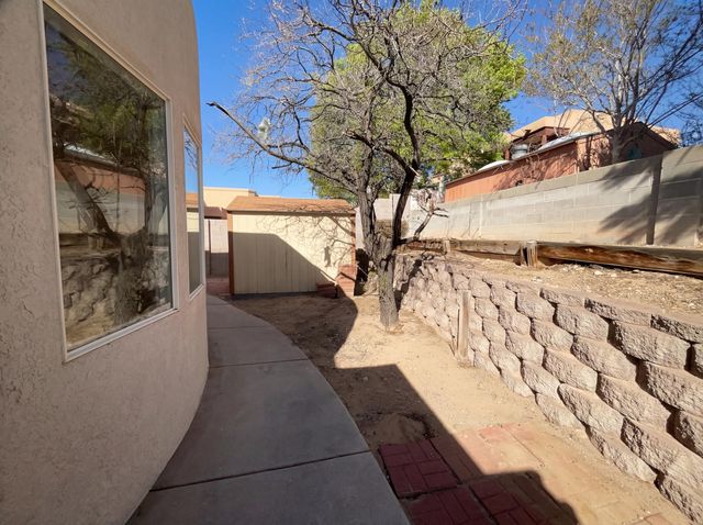 6331 Pima Place NW, Albuquerque, NM 87120