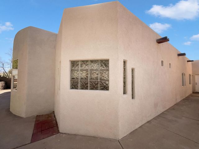 6331 Pima Place NW, Albuquerque, NM 87120