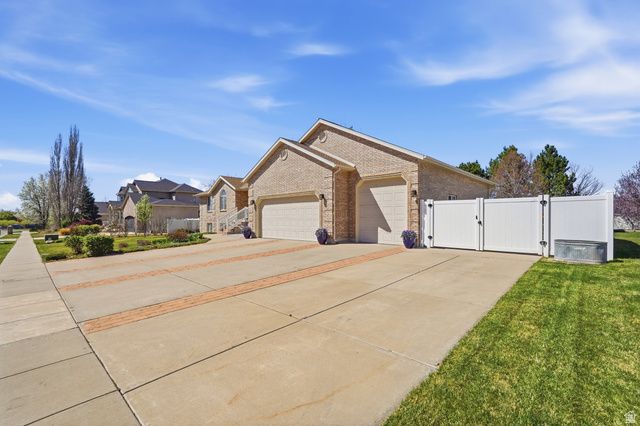 1468 N FLINT MEADOW DR, Kaysville, UT 84037