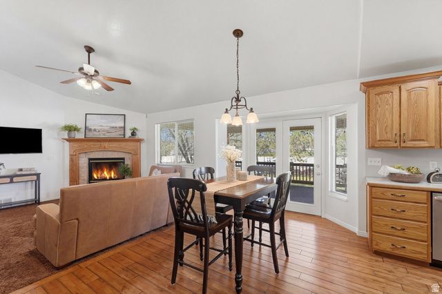 1468 N FLINT MEADOW DR, Kaysville, UT 84037