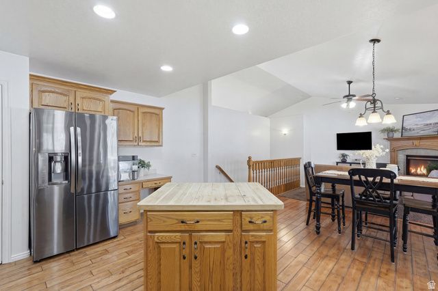 1468 N FLINT MEADOW DR, Kaysville, UT 84037