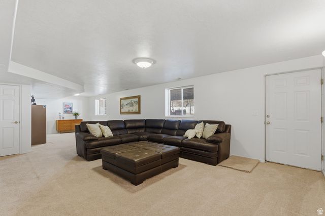 1468 N FLINT MEADOW DR, Kaysville, UT 84037