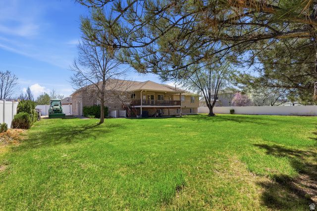 1468 N FLINT MEADOW DR, Kaysville, UT 84037