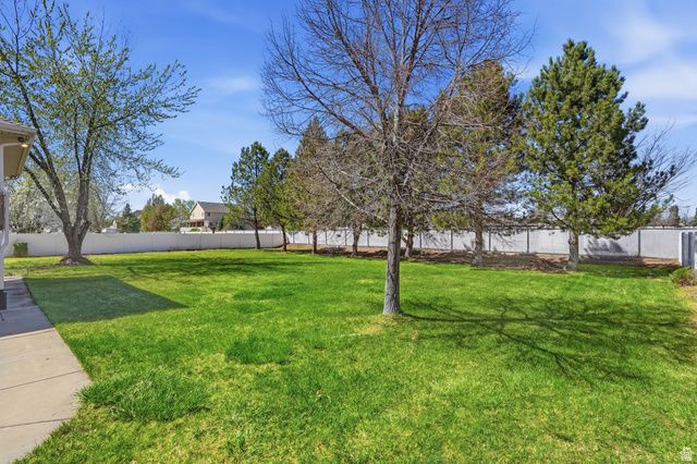 1468 N FLINT MEADOW DR, Kaysville, UT 84037