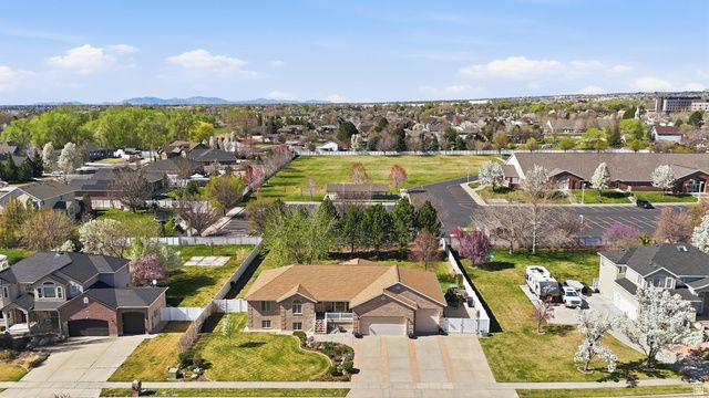 1468 N FLINT MEADOW DR, Kaysville, UT 84037