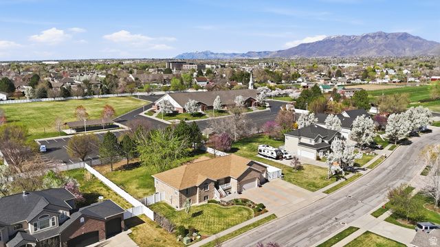 1468 N FLINT MEADOW DR, Kaysville, UT 84037