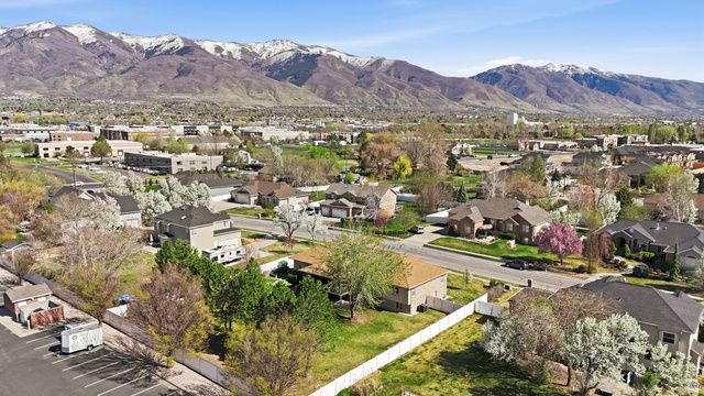 1468 N FLINT MEADOW DR, Kaysville, UT 84037