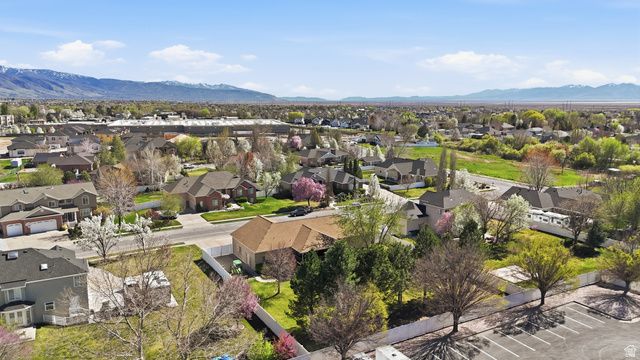 1468 N FLINT MEADOW DR, Kaysville, UT 84037