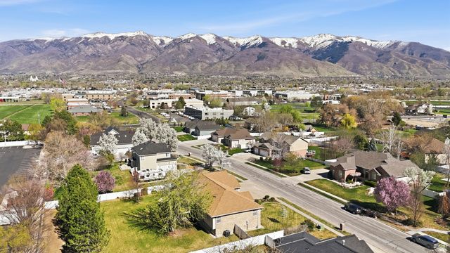 1468 N FLINT MEADOW DR, Kaysville, UT 84037