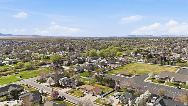 1468 N FLINT MEADOW DR, Kaysville, UT 84037