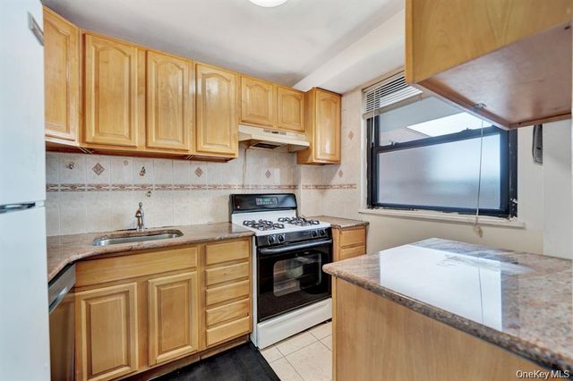 61-15 98th Street 16H, Rego Park, NY 11374