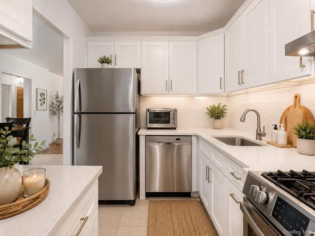 61-15 98th Street 16H, Rego Park, NY 11374