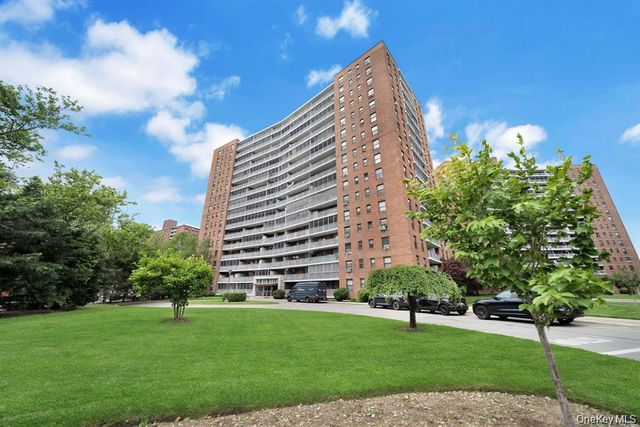 61-15 98th Street 16H, Rego Park, NY 11374