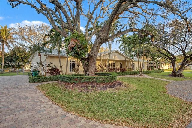 15401 SW 81 Avenue, Palmetto Bay, FL 33157