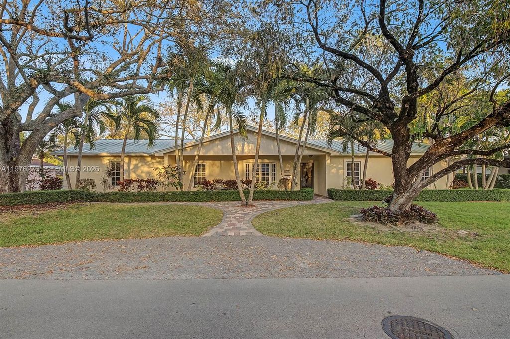15401 SW 81 Avenue, Palmetto Bay, FL 33157