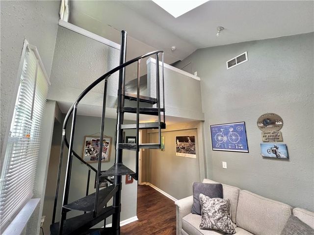 8207 Hemlock Street, Overland Park, KS 66204