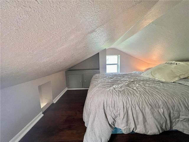 8207 Hemlock Street, Overland Park, KS 66204