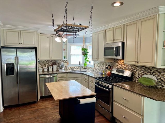 8207 Hemlock Street, Overland Park, KS 66204