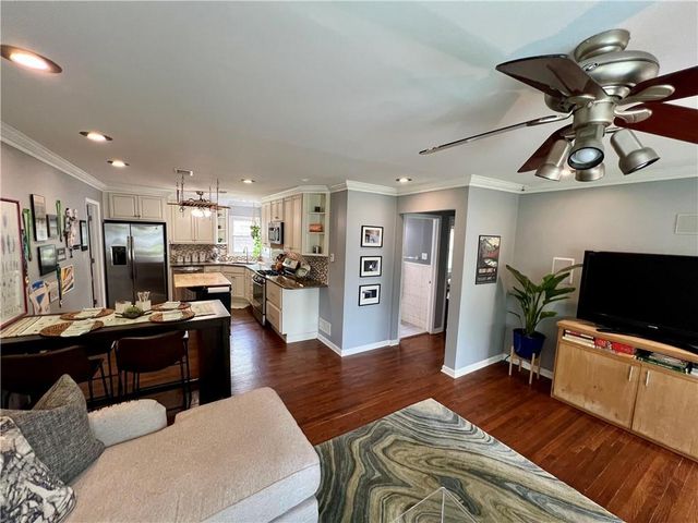 8207 Hemlock Street, Overland Park, KS 66204