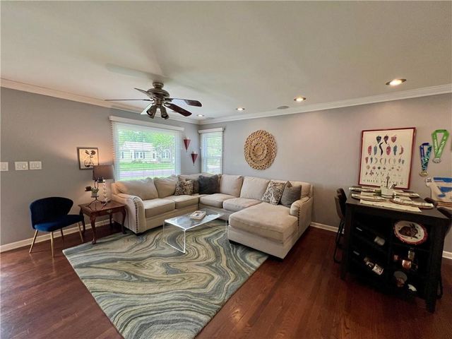 8207 Hemlock Street, Overland Park, KS 66204