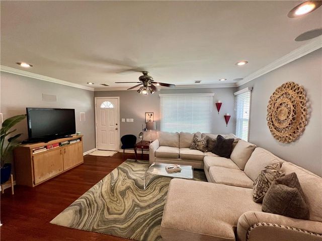 8207 Hemlock Street, Overland Park, KS 66204
