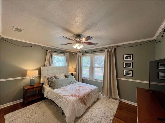 8207 Hemlock Street, Overland Park, KS 66204